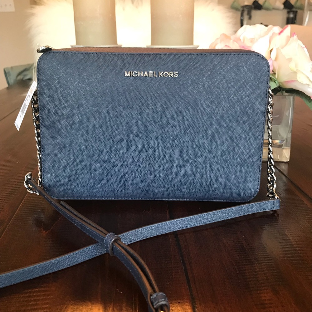 Micheal Kors crossbody bag